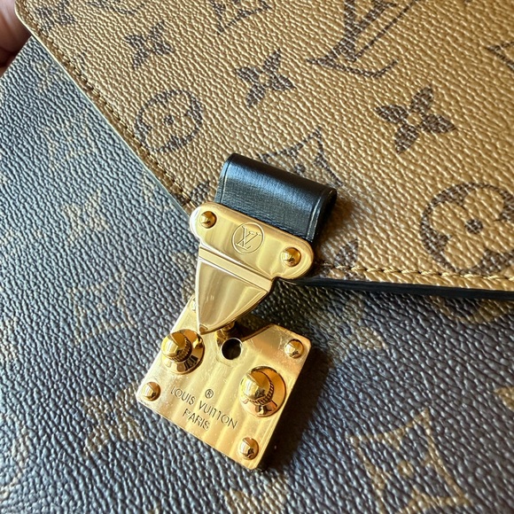 Louis Vuitton Métis Pochette Reverse Monogram Crossbody Bag - Picture 2 of 11